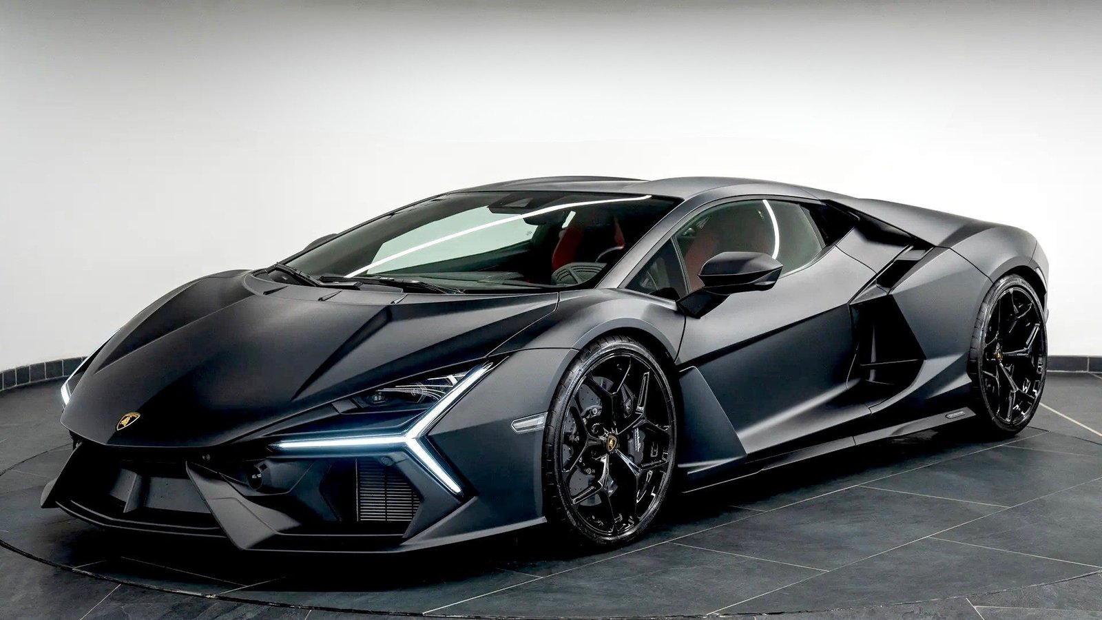 Lamborghini Revuelto